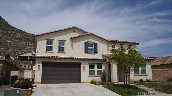 Attached, Exterior, Facade, Mediterranean