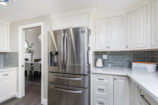 Dining room, Interior, Kitchen, Stainless Steel Appliances, Wood Texture Flooring