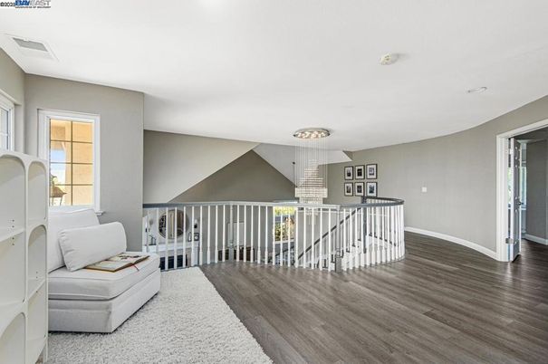 Interior, Pendant Lights, Wood Texture Flooring