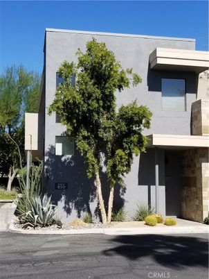 Exterior, Facade, Modern