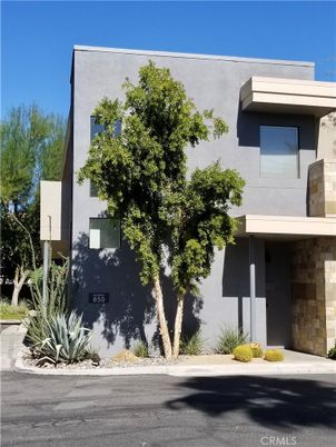 Exterior, Facade, Modern