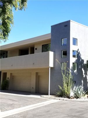 Attached, Exterior, Facade, Modern