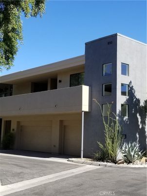 Attached, Exterior, Facade, Modern