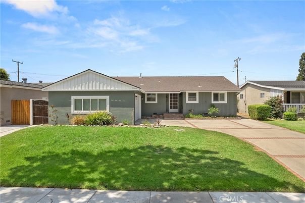 Backyard, Exterior, Facade, Ranch