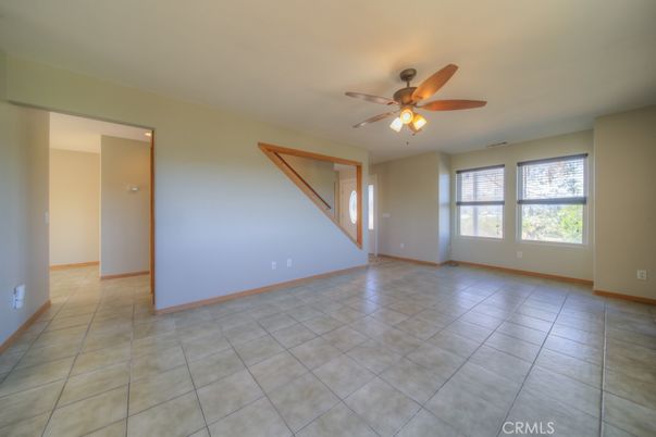 Empty room, Interior