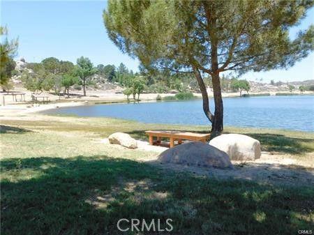 Exterior, Lake
