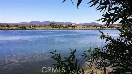 Exterior, Lake