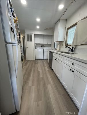 Interior, Kitchen, Recessed Lighting, Washer, Wood Texture Flooring