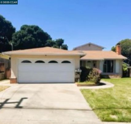 Attached, Exterior, Facade, Ranch