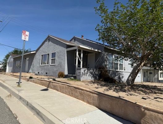 Exterior, Facade, Ranch