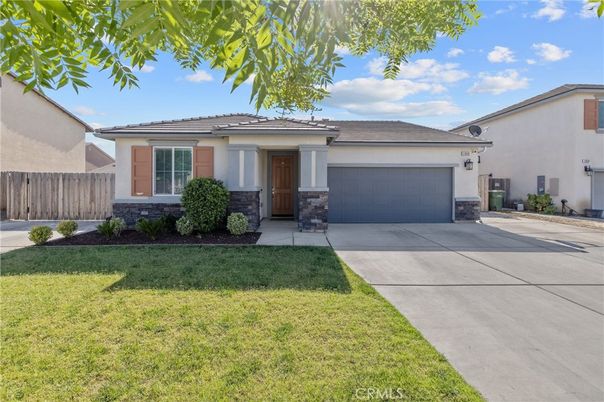 Attached, Exterior, Facade, Ranch