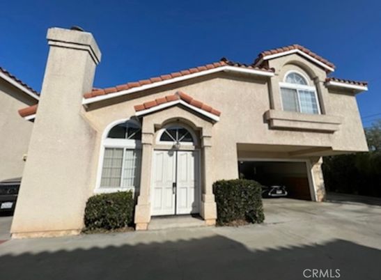 Attached, Exterior, Facade, Mediterranean