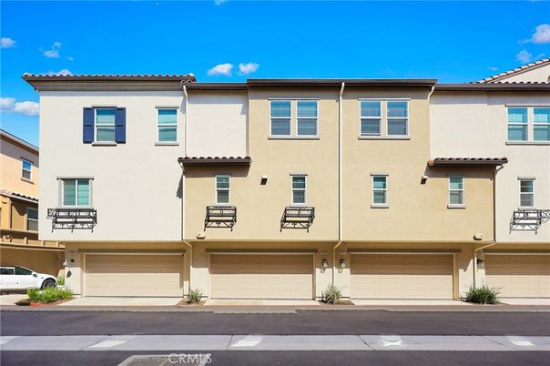 Attached, Exterior, Facade, Mediterranean