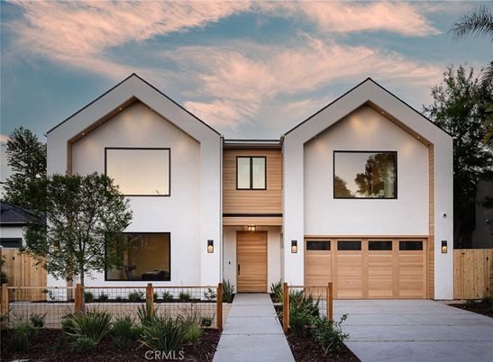 Attached, Exterior, Facade, Modern
