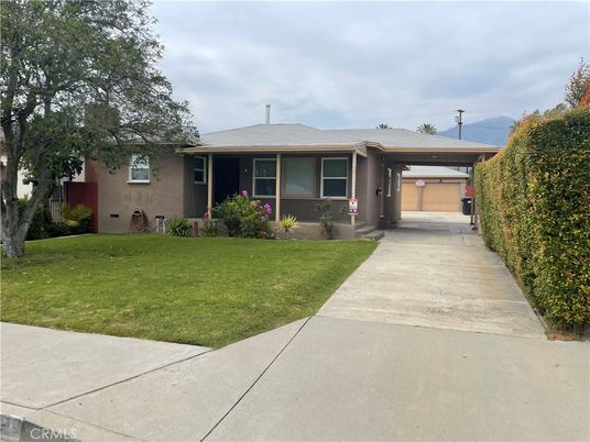 Backyard, Exterior, Facade, Ranch