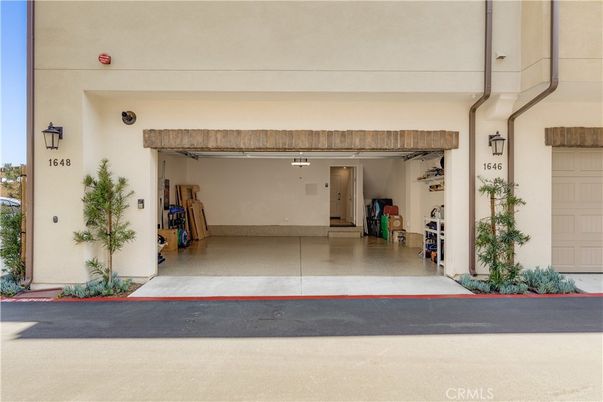Exterior, Garage