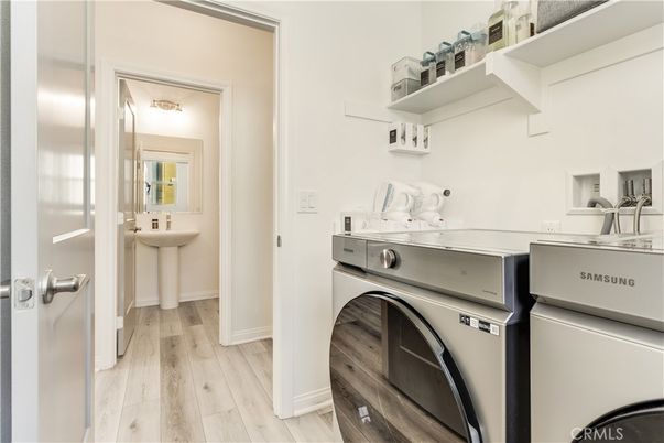 Interior, Utility Closets, Washer, Wood Texture Flooring