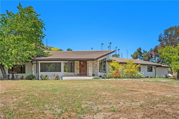Backyard, Exterior, Facade, Ranch