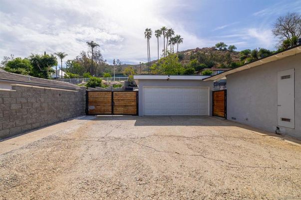 Detached Garage, Exterior