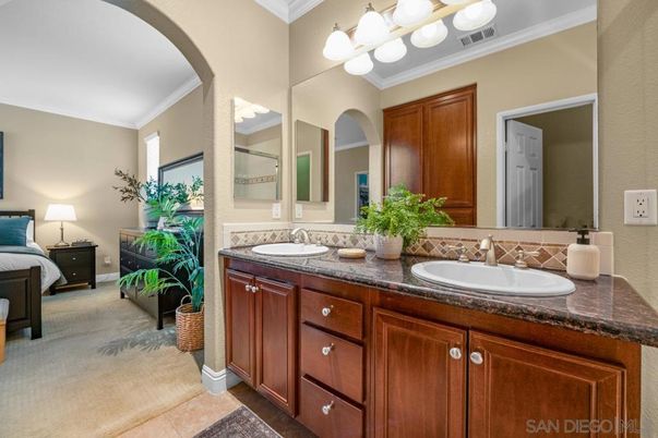 Bathroom, Dual Sink Vanities, Interior
