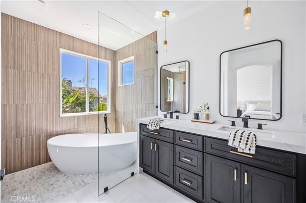 Bathroom, Dual Sink Vanities, Free Standing Baths, Interior, Pendant Lights, Recessed Lighting