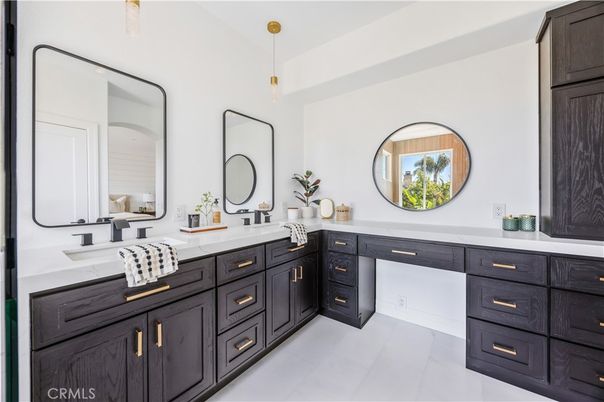 Bathroom, Dual Sink Vanities, Interior, Pendant Lights