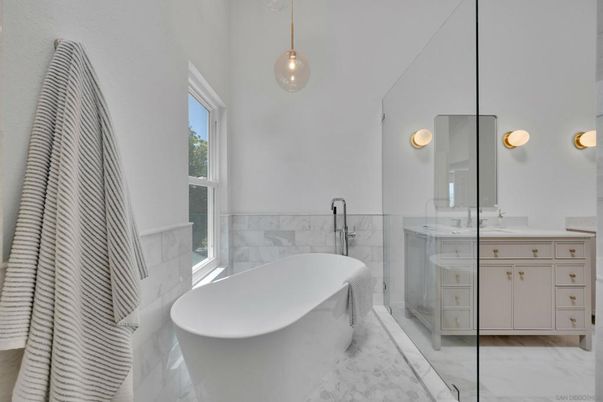 Bathroom, Free Standing Baths, Interior, Marble, Pendant Lights
