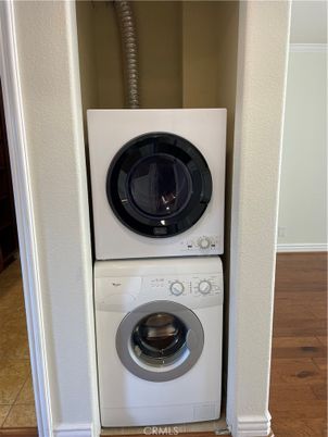Interior, Utility Closets, Washer, Wood Texture Flooring