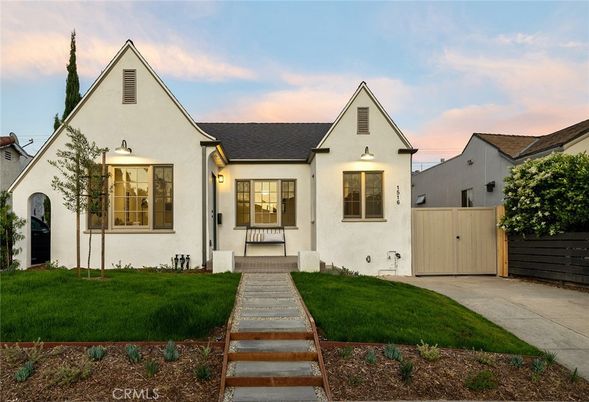 Exterior, Facade, Farmhouse