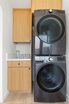 Interior, Utility Closets, Washer, Wood Texture Flooring