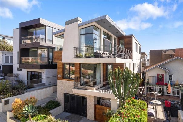 Exterior, Facade, Modern