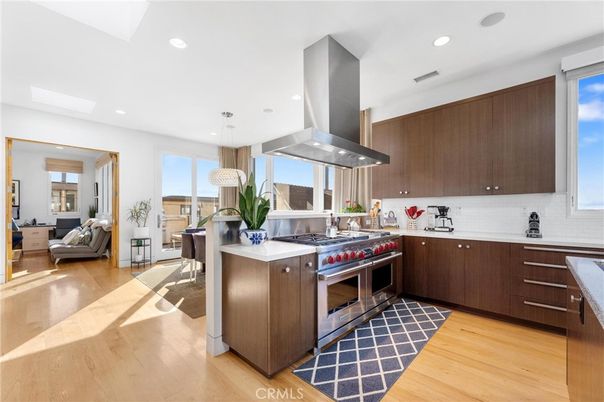 Interior, Kitchen, Living room, Pendant Lights, Recessed Lighting, Stainless Steel Appliances, Wood Texture Flooring
