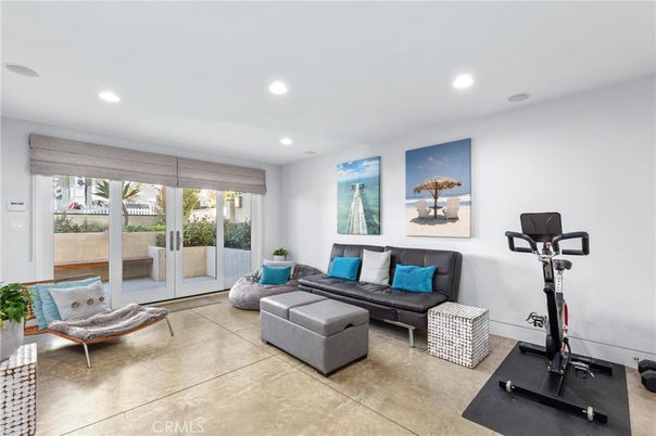 Fitness Equipment, Interior, Living room, Recessed Lighting