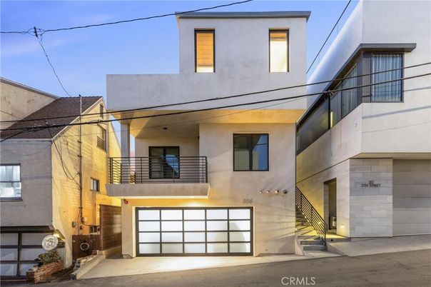 Attached, Exterior, Facade, Modern