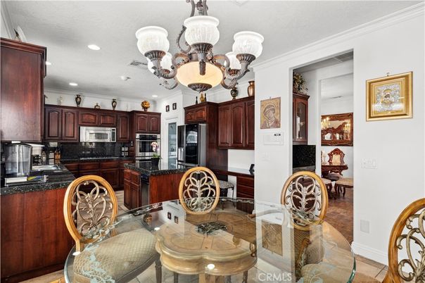 Chandelier, Dining room, Interior, Kitchen, Recessed Lighting, Stainless Steel Appliances