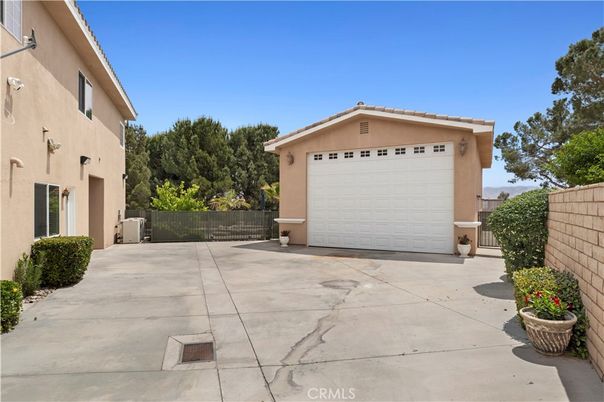 Detached Garage, Exterior