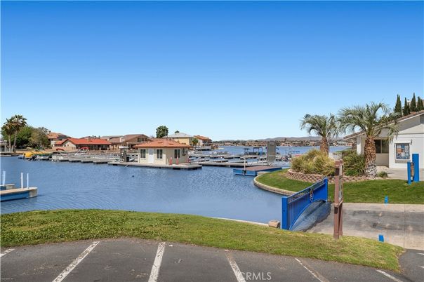 Exterior, Lake
