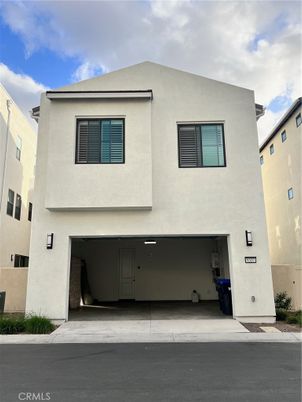 Attached, Exterior, Facade, Modern