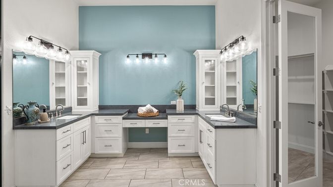 Bathroom, Dual Sink Vanities, Interior