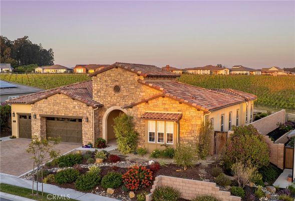 Attached, Exterior, Facade, Mediterranean