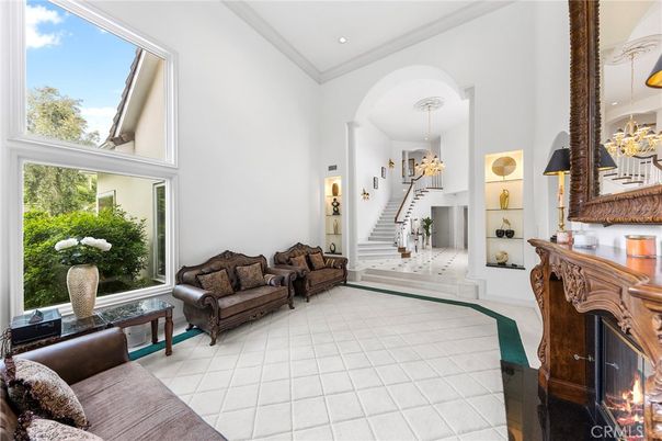 Chandelier, Fireplace, Interior, Living room, Recessed Lighting