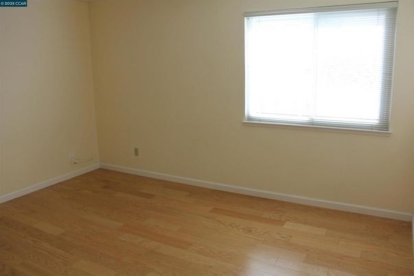 Empty room, Interior, Pendant Lights