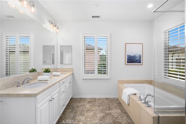 Bathroom, Dual Sink Vanities, Interior, Recessed Lighting