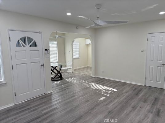 Interior, Recessed Lighting, Wood Texture Flooring