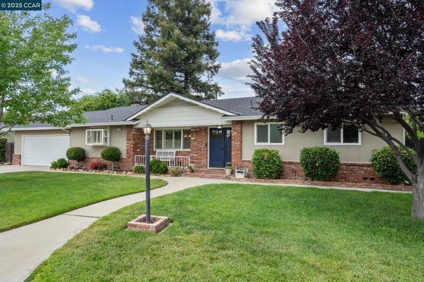 Attached, Backyard, Exterior, Facade, Brick Facade, Ranch