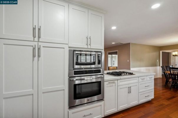 Dining room, Interior, Kitchen, Recessed Lighting, Stainless Steel Appliances, Wood Texture Flooring