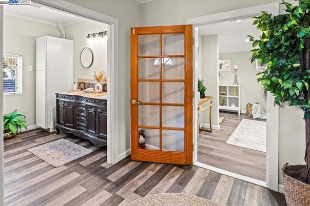Interior, Recessed Lighting, Wood Texture Flooring