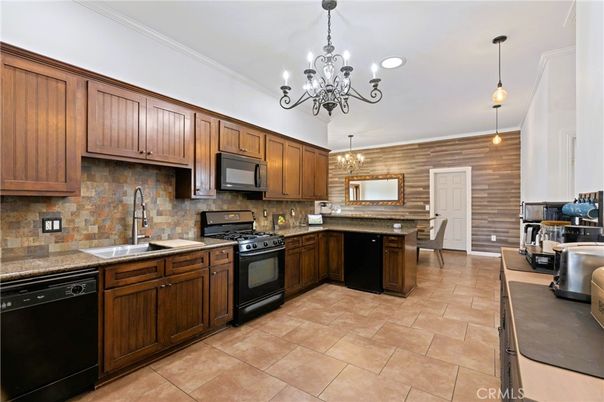 Chandelier, Dining room, Interior, Kitchen, Pendant Lights, Stainless Steel Appliances