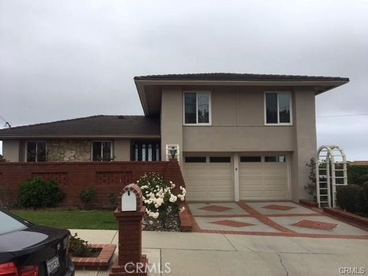 Attached, Exterior, Facade, Split Level