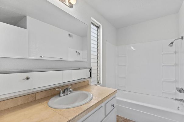 Bathroom, Interior, Tile Countertops